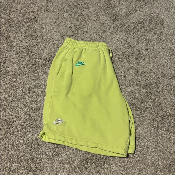 Nike Men's Neon Green Embroidered Swoosh Logos French Terry Shorts Size XL - Picture 4 of 6
